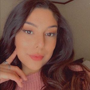 Meet your Posher, Mia